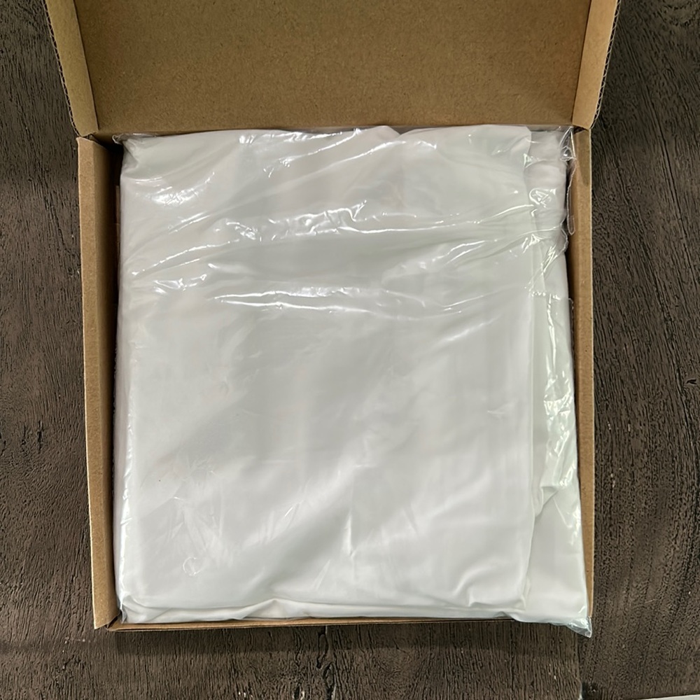 Amazon Basics 100% Cotton Hypoallergenic Pillow Protector - Picture 2 of 8